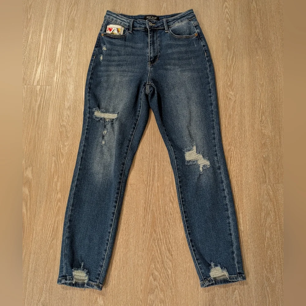 Judy Blue Jeans Women's 28 Boyfriend Fit Queen Of Hearts Stretch NWOT - Picture 4 of 16